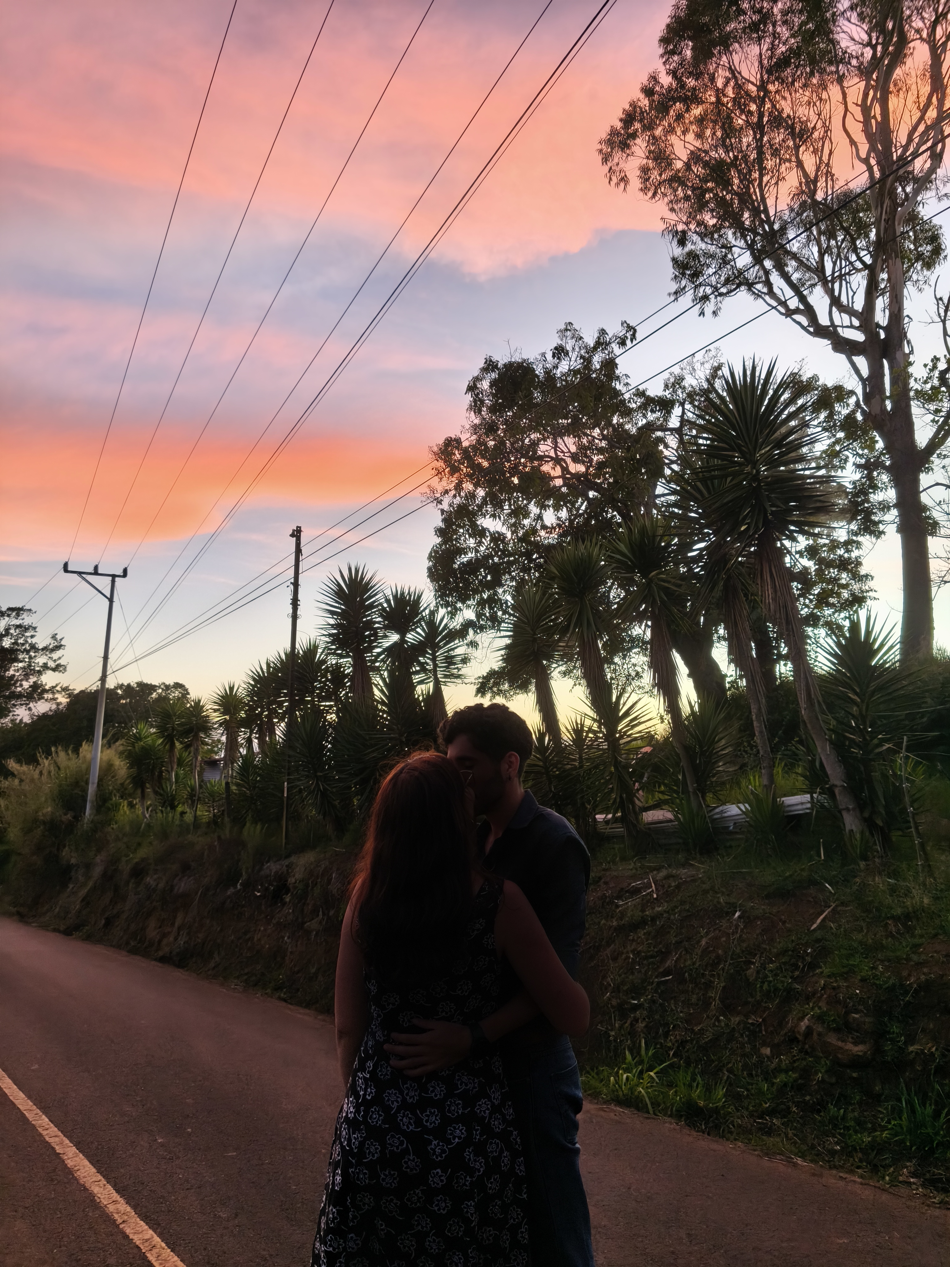 Sesión fotográfica de pareja con atardecer